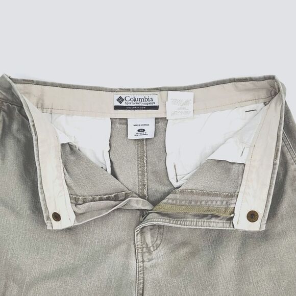 Columbia Taupe Tactical Utility Shorts Zipper Velcro Pockets Men's Size 30 - Picture 3 of 11